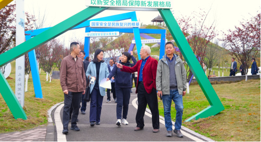 ���⣺�����з羰԰��ѧ�Ḱ�潭�ؿ�չ�����̻�Ʒ����������и��µ��н�����̸�ʱ�䣺2026-4-2ѧ�����鴦 ͼ:��˫��(ԭ��)